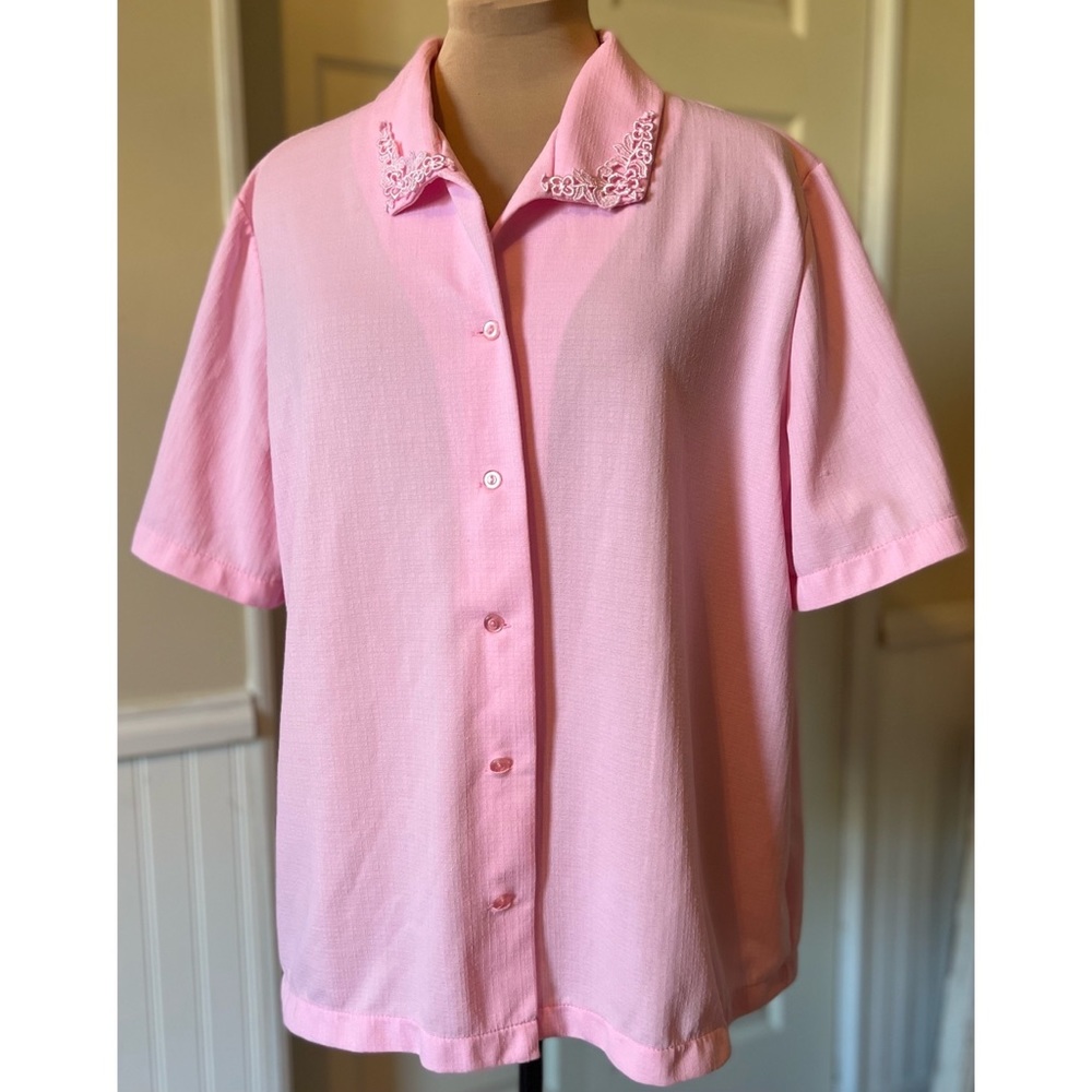 Vintage Bubblegum Pink Short Sleeve Button Up with Floral Collar